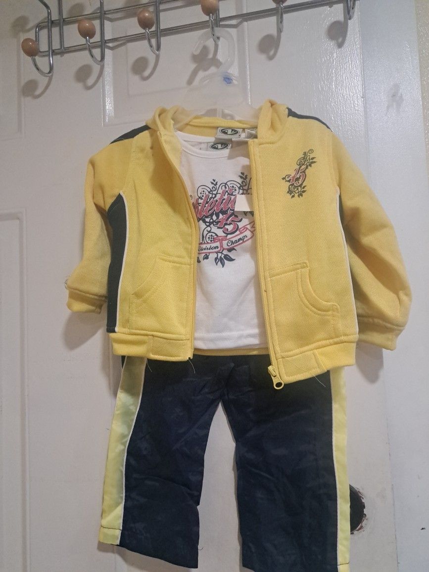 Set 3 Piesas  24 Meses  $7.00  .