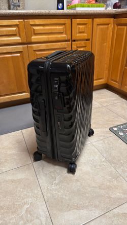 Like New Tumi 19 Degree International 4-Wheel Medium Expandable Checked Suitcase Black