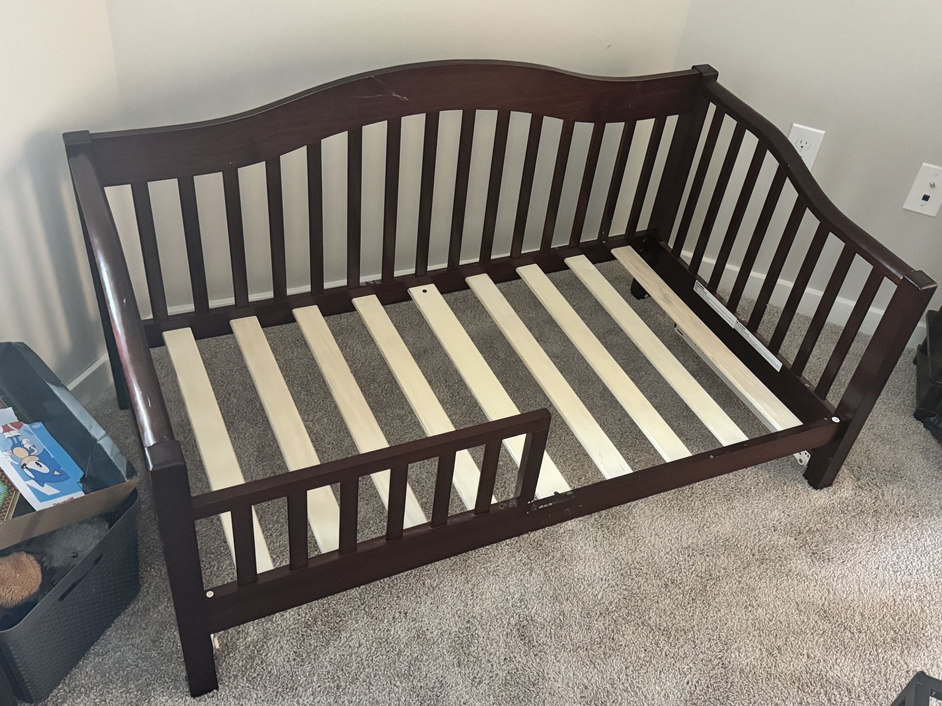 Toddler bed With mattress and Fitted Sheets