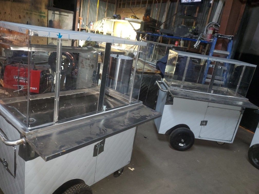 Carritos nuevos para la venta de frutas.