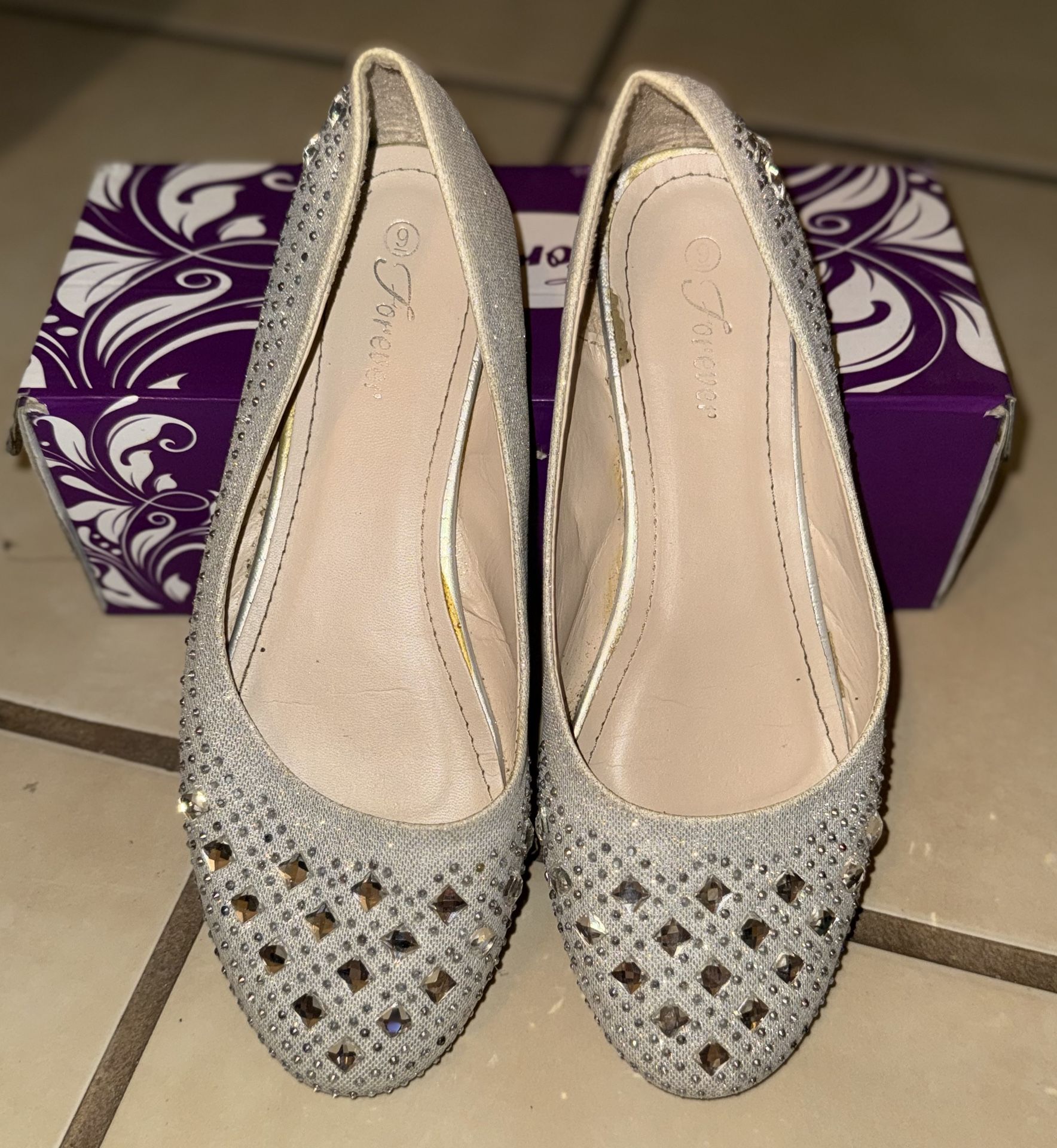 ✨ Women’s Size 9 Sparkly Silver Flats – Gently Worn ✨