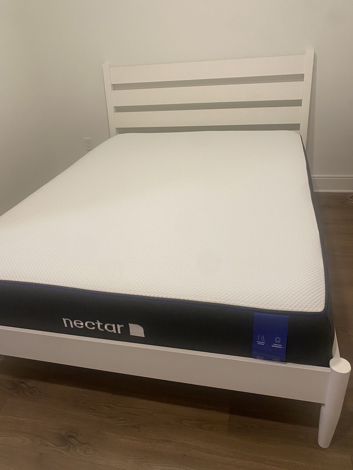 Ashley Queen Farmhouse with New Nectar Mattress