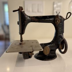 Vintage Rare Antique Singer Sewing Machine