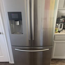 Like-New Stainless Steel French Door Refrigerator – Ice & Water (Buda, TX)
