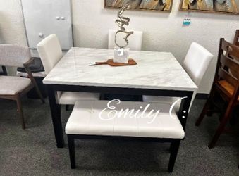 Cute! 5-pc  dining  Table Set with bench