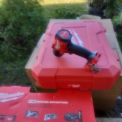 Milwaukee
M18 FUEL GEN-2 18V Lithium-Ion Brushless Cordless Mid Torque 1/2 in. Impact Wrench with Pin Detent (Tool-Only)STORE PRICE $229