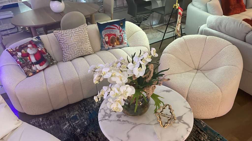 ‼️Super Offer Living Room Set. Ask For Price‼️