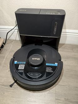 Shark AV2501S AI Ultra Robot Vacuum, with Matrix Clean, Home Mapping, 30-Day Capacity HEPA Bagless Self Empty Base, Perfect for Pet Hair, Wifi, Gray