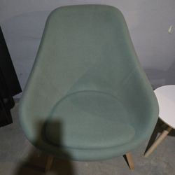 AAL93 Lounge  Chairs (About a Lounge)