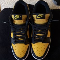 Nike Dunk Low “Goldenrod”