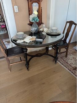 Beautiful, Vintage, dining table with 2-chairs