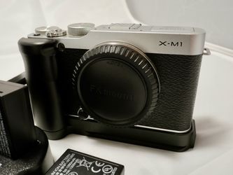 Fujifilm X-M1 w/ 3 Lenses + Extras!