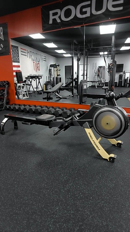 EXERCISE ROW MACHINE *LIKE NEW*