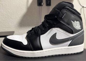 Air Jordan 1 Mid Men Size 11 (Black/Iron Gray/White)