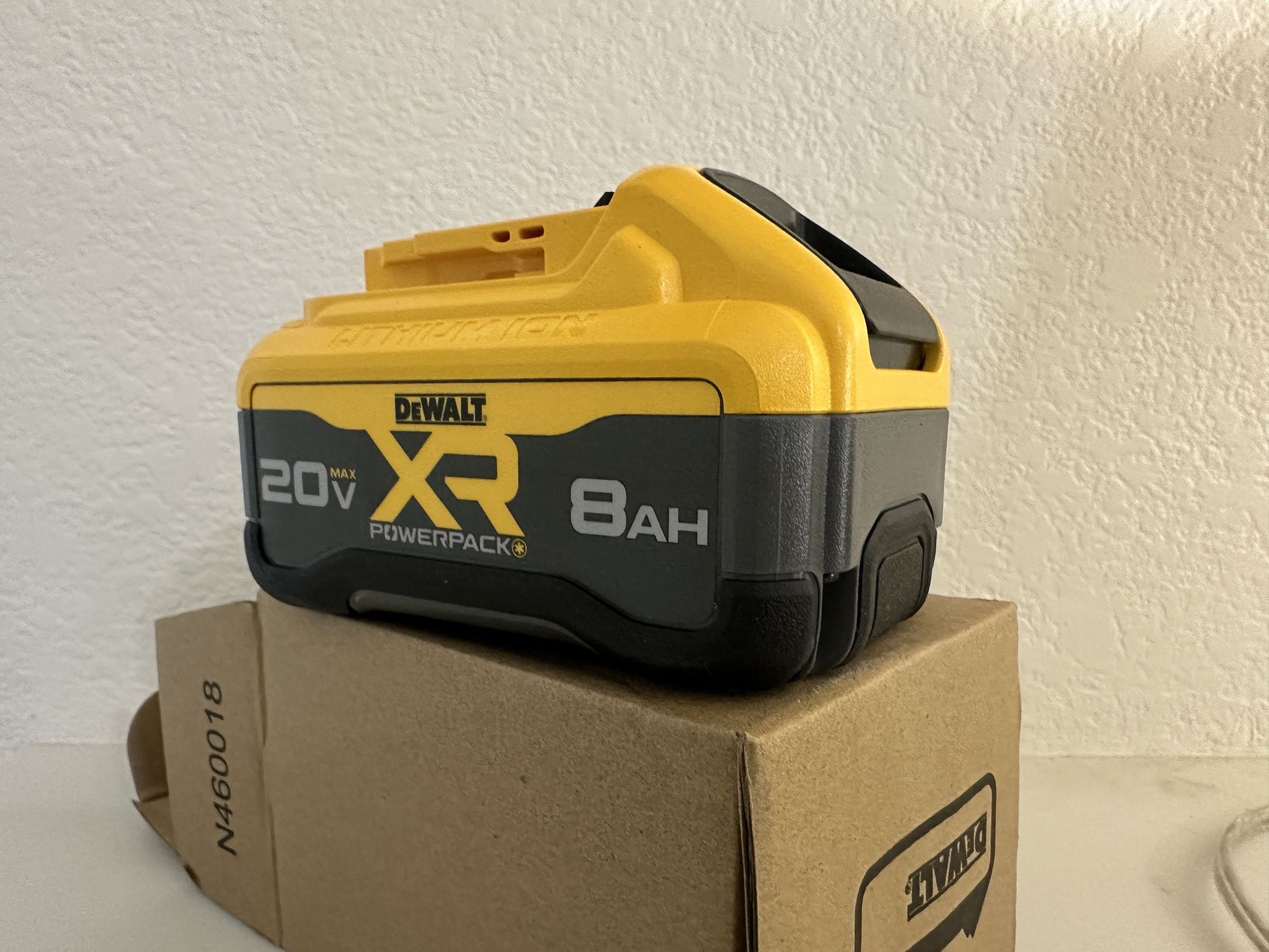 Dewalt 20v XR 8.0ah PowerPack Battery (new)