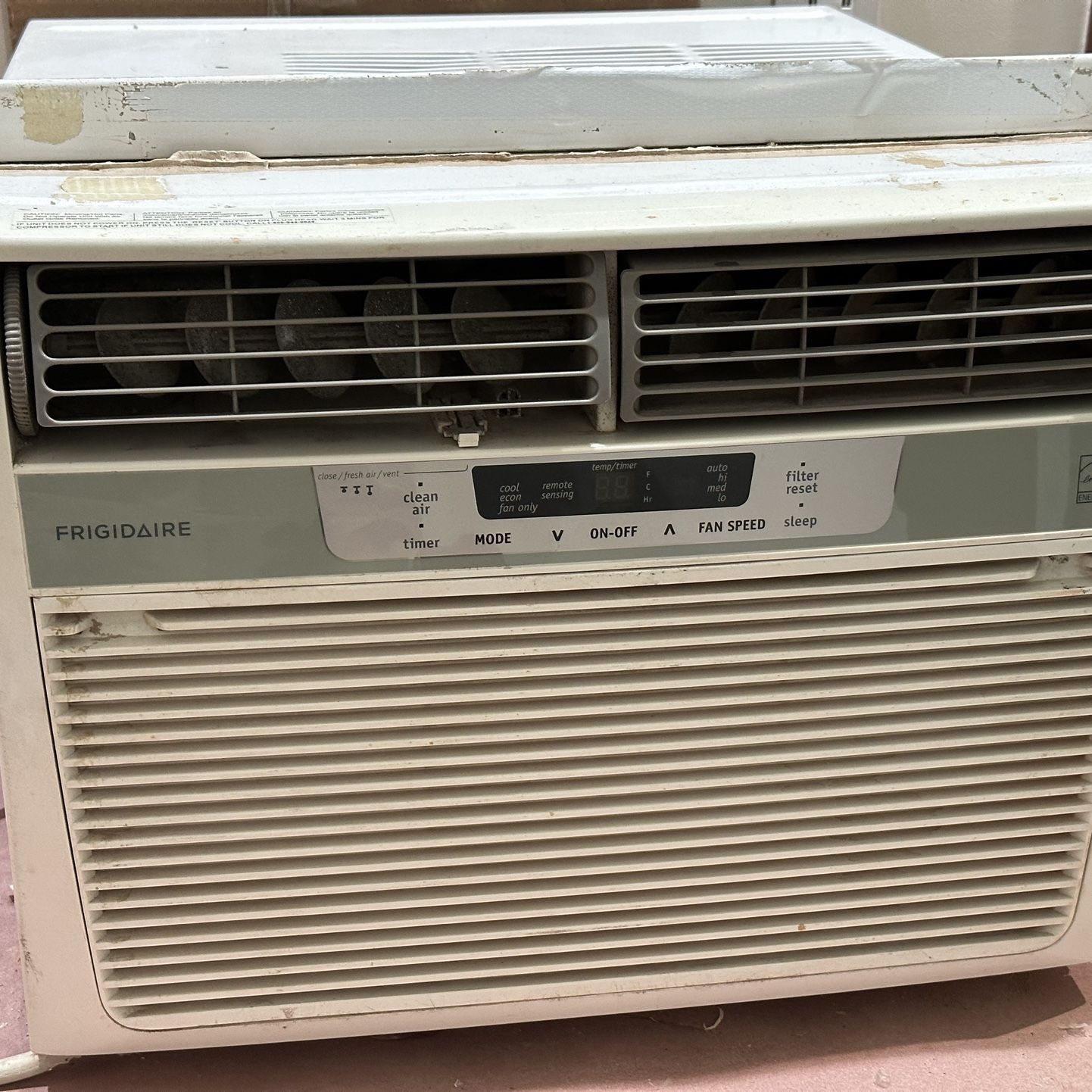 AC Frigidaire 12,000 btu.