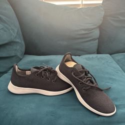 Women’s allbirds tree runners Sz 9