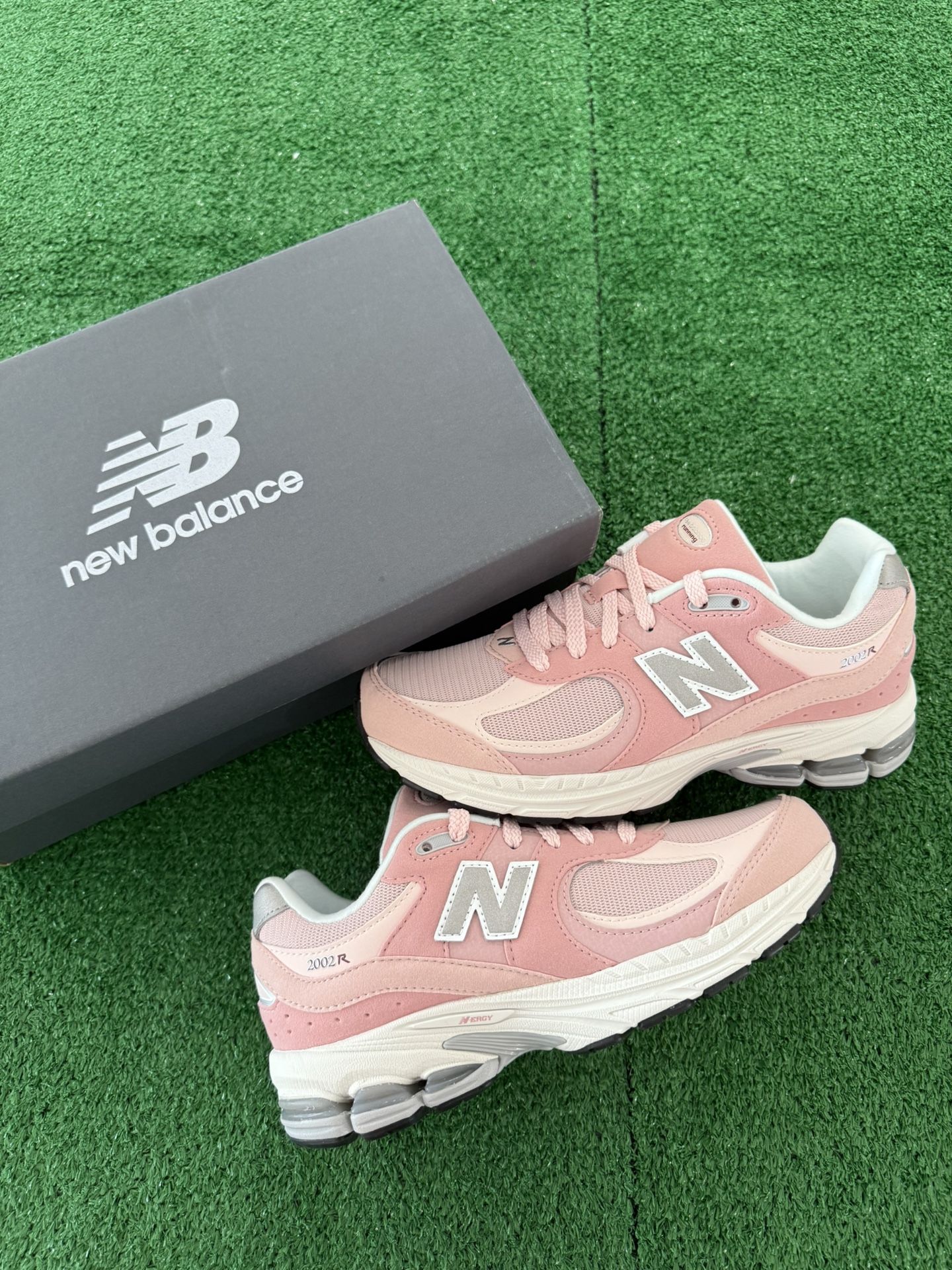 New Balance 2002R P I N K Sand
