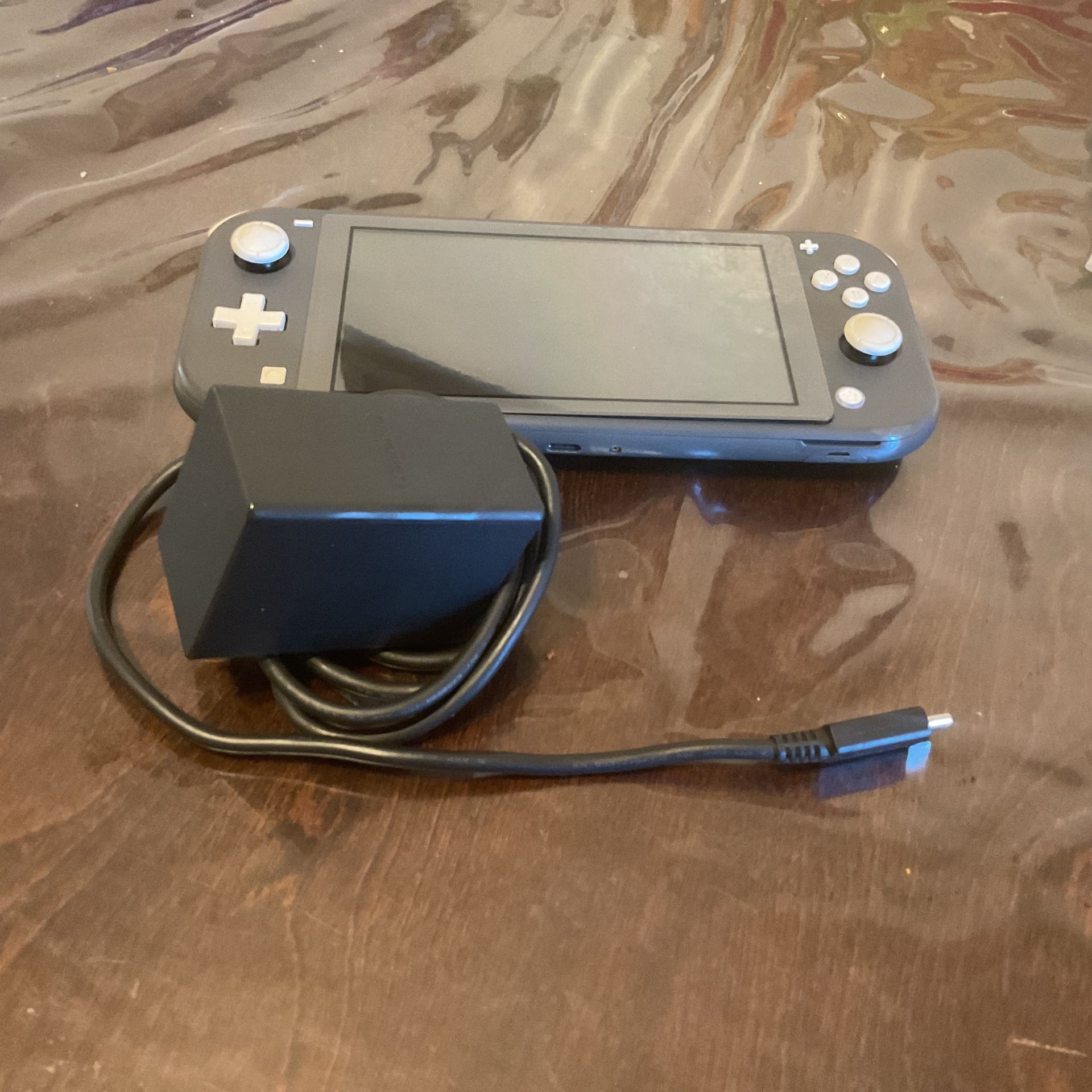 Nintendo Switch Lite 100% Functional / defective many Cosmetic flaws please read the description