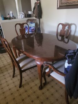 Dining table that seats 6
