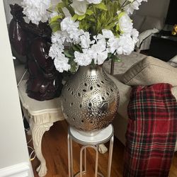 Flowers, Table And The Flowers base