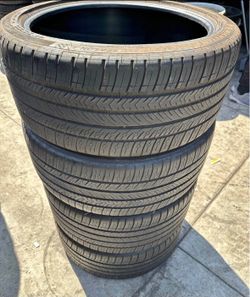 255 45 R 19 vendo llantas usadas marca Michelin