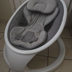 Munchkin Bluetooth Enabled Swing (Free Chair Included)