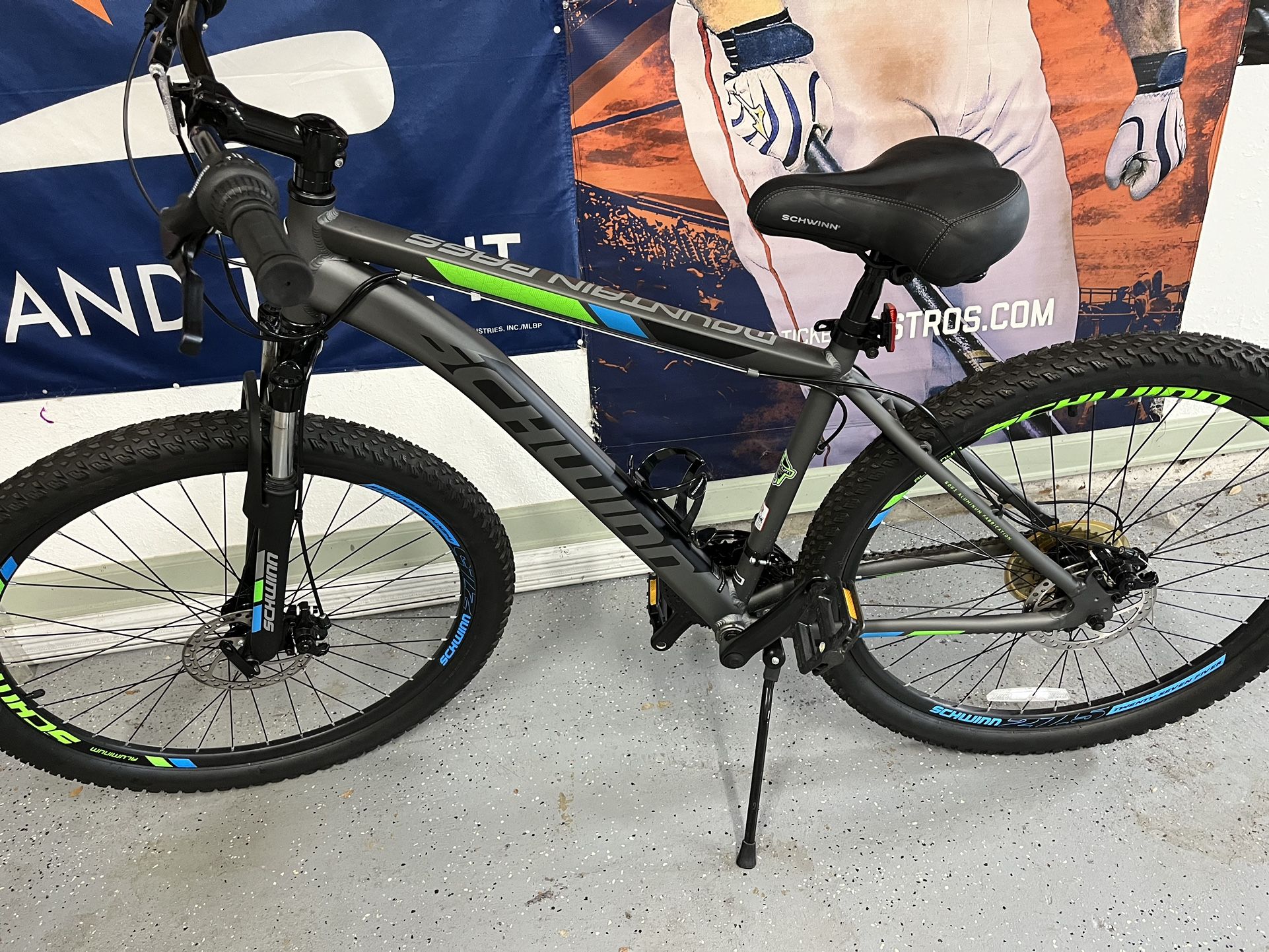 Schwinn Mountain Bike 27.5