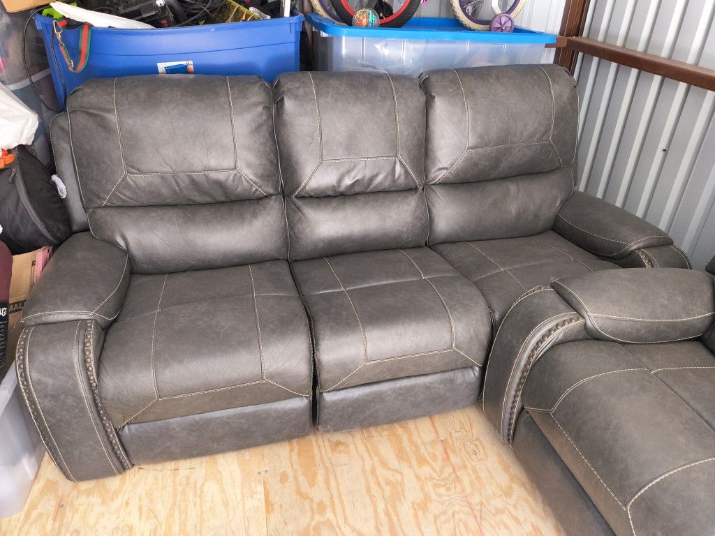Gently Used Leather Recliners 