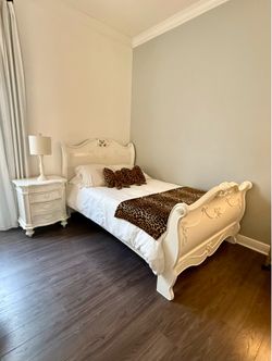 👑 Disney Princess Collection Full Bed + Nightstand + Mattress | Rooms To Go | Excellent Condition