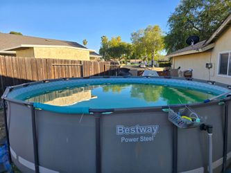 Above ground pool 18' X 48 round pool
