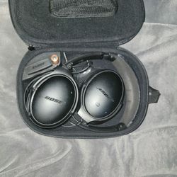 Bose Corded noise cancelling headphones 