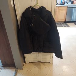 Woman's eddie bauer puffer coat with hood