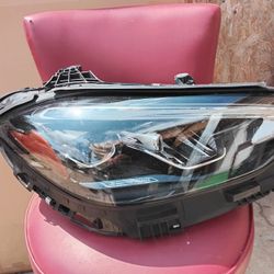 2022-2025 W206 C-CLASS C300 MERCEDES BENZ HEADLIGHT RIGHT PASSENGER SIDE FULL LED WITH LOWER BRACKET BROKEN 