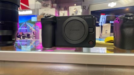 Canon R6 V Open box