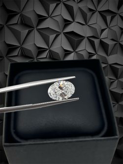 Brilliant oval shape lab-grown certified diamond 💎