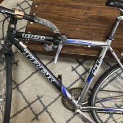 Trek 1000 SL Road Bike – Lightweight Aluminum Frame – Carbon Forks:And Seat Pole