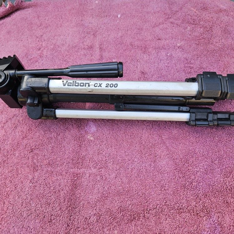 Velbon CX 200 camera/video cam tripod.