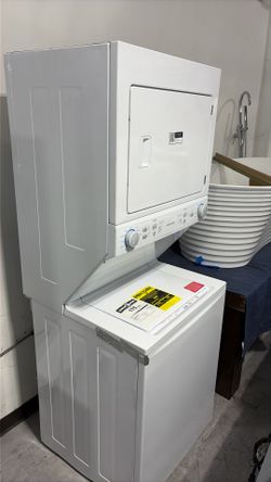 Frigidaire Washer/ Dryer Tower Gas 