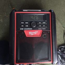 Milwaukee Radio  M 18 