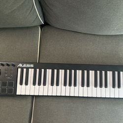 Alesis V49 MIDI Keyboard Controller - 49 Keys