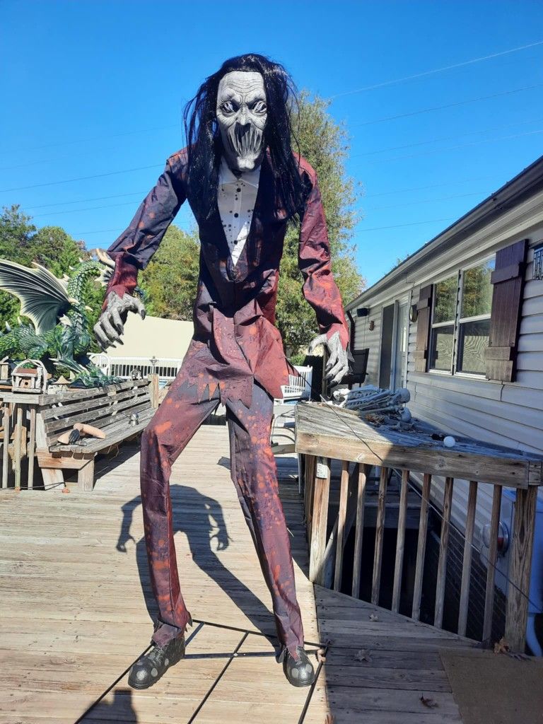 8 Foot Animated Boogeyman Halloween Prop