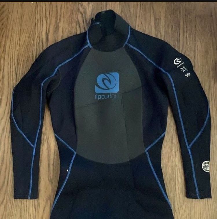 NEW WOMENS WETSUIT