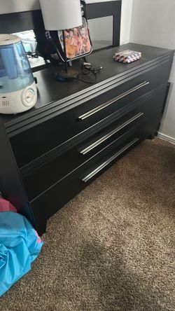 King size bedroom set with out mattress