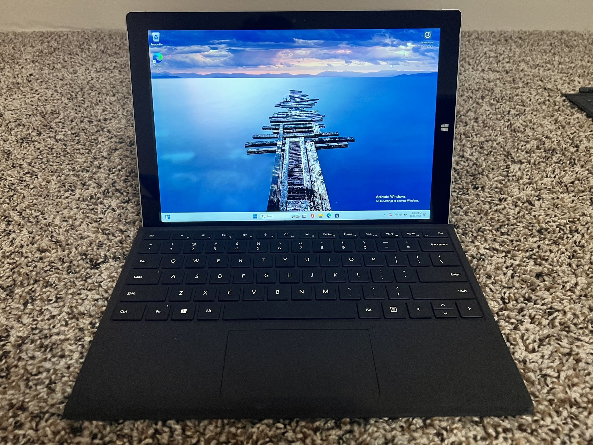 Microsoft Surface Pro 3 Intel Core i5-4300U 1.9GHz 8GB RAM 256GB SSD