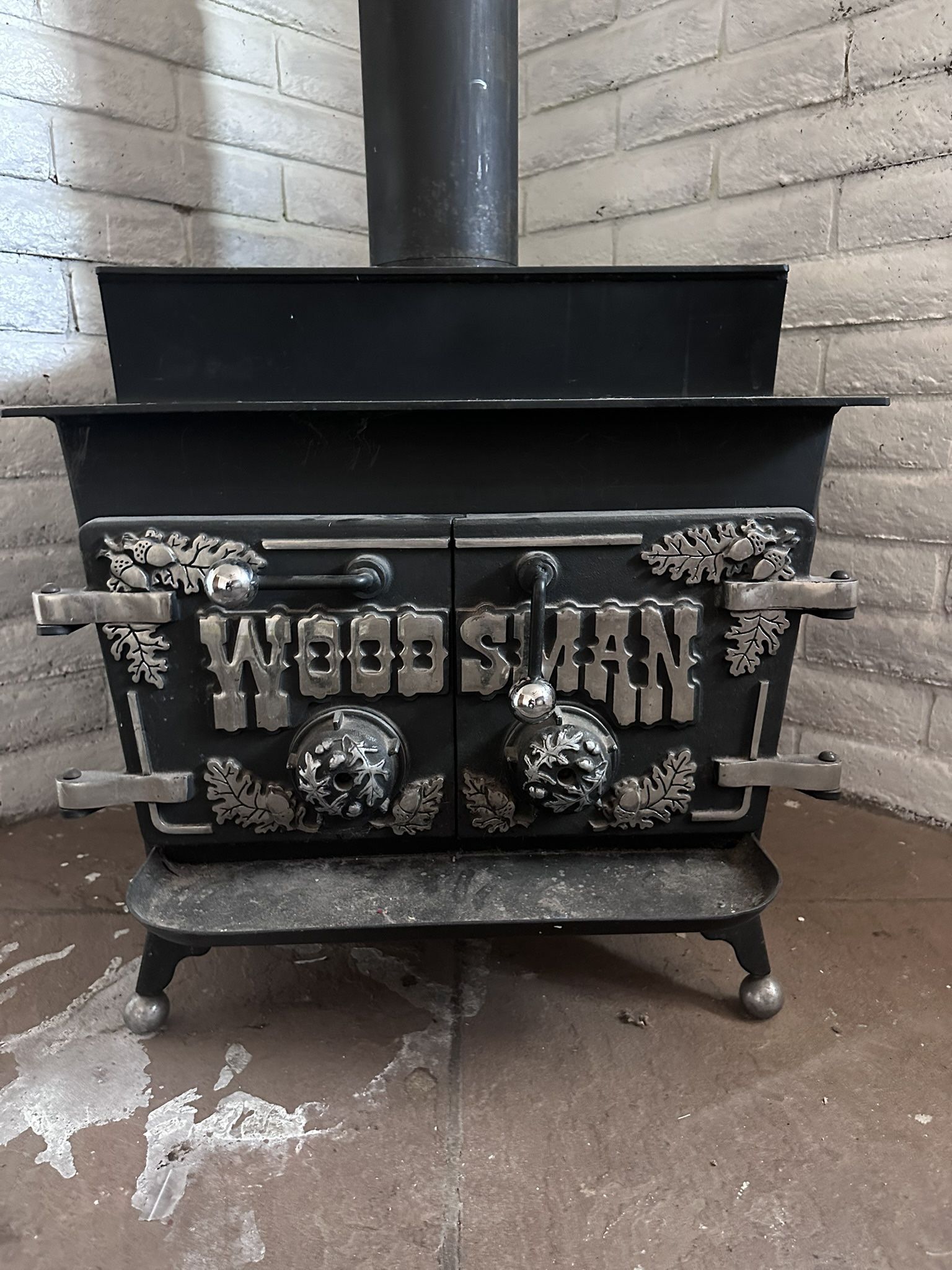 Woodsman Antique Cast Iron Stove