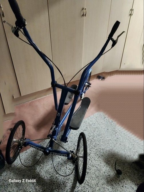 Street Strider 7i Elliptical Bike With Stand