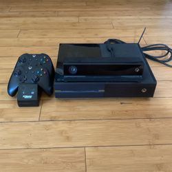 Xbox One W/ Kinect, Wireless Charging Dock, 2 Controllers