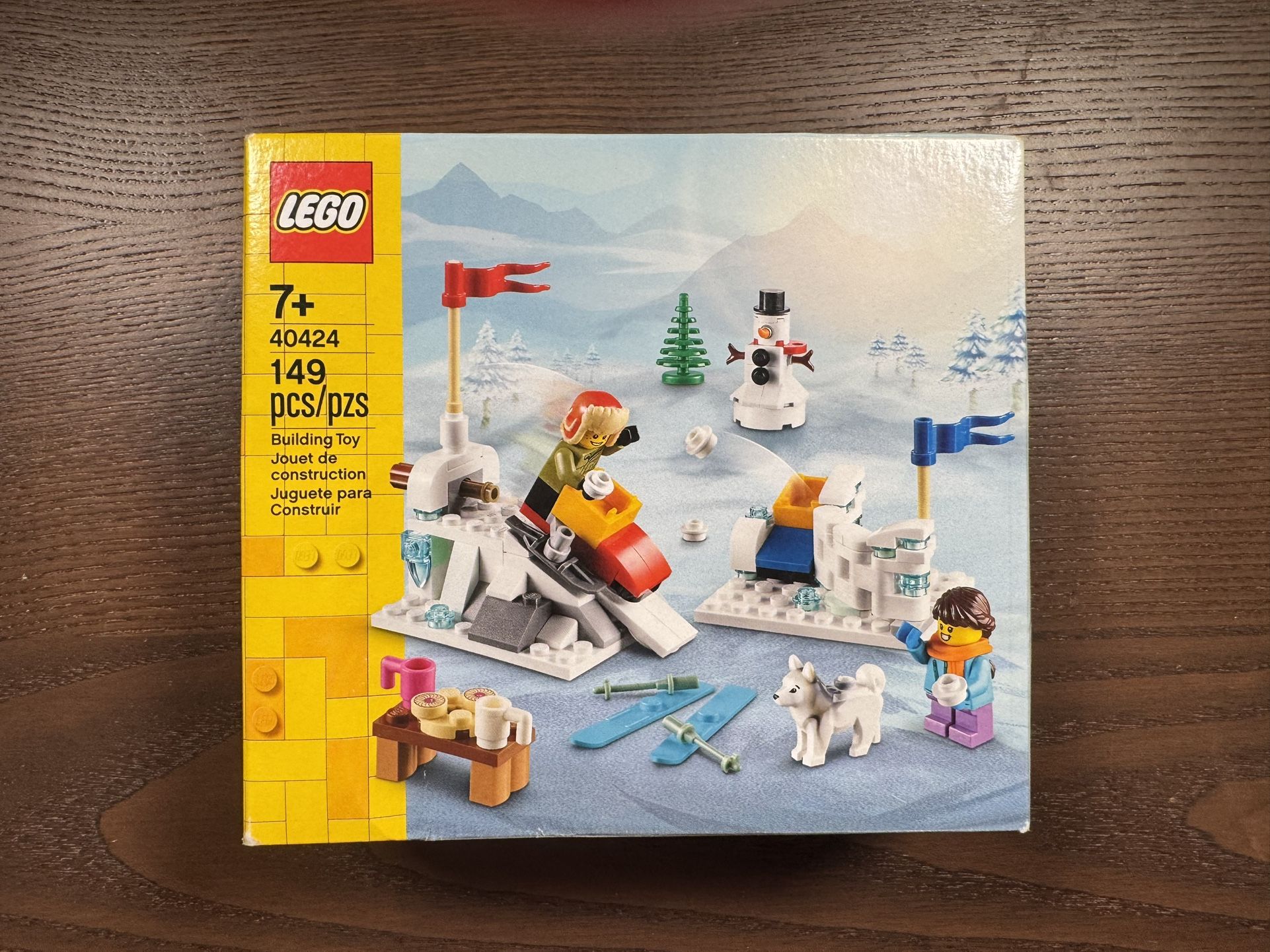 Sealed Retired Lego Christmas Winter Snowball Fight (40424)