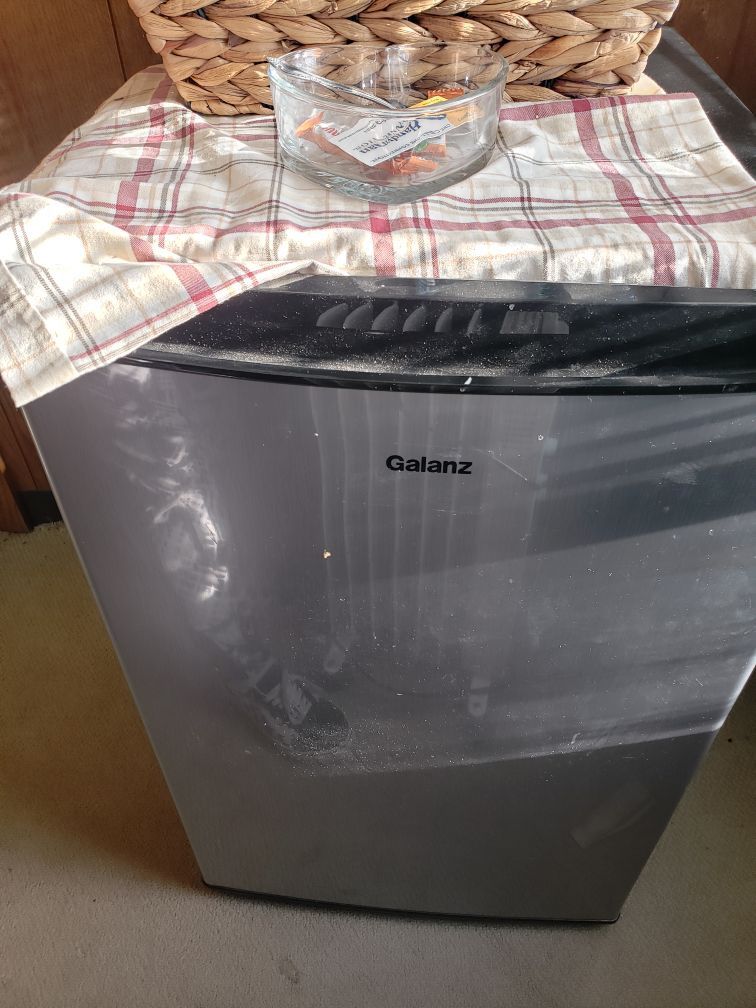 Galanz GL43S5 4.3 Cu Ft Compact Single-Door Refrigerator - Silver